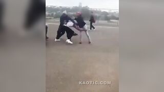 Guy Beats Women Who Slapped Him