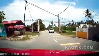 Malay Women Meet Dascam Car