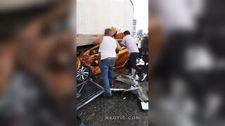 Man Survives Spectacular Car Accident in Tabasco