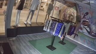 Chicago Clothes Store Robbed Twice In 24 Hrs