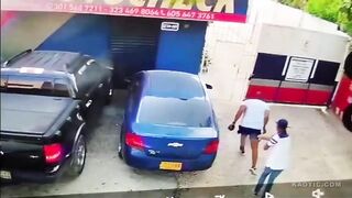 Armed Chain Snatching In Colombia