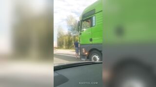 Russian Drivers Get Into A Road Rage Fight