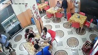 Diners Robbed By Armed Thugs In Ecuador