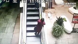 Friday Classic: Old Chinese woman on an escalator!