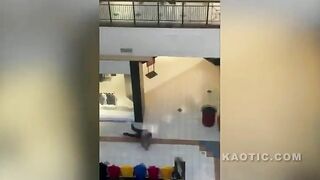 Theft Suspect Jumps From 2nd Level at Willow Grove Mall