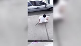 Saudi Men Fight With Shovels & Machete
