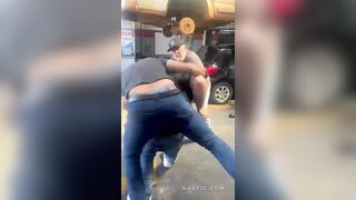 Workshop Client Gets Into A Fight With Mechanics In Brazil