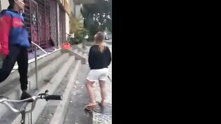 Brazilian Karen Attacks & Bites Delivery Man Over Parking Place