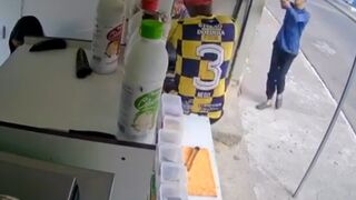 Man was shot in the head and killed while sitting outside a store - Brazil