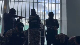 Another prison guard is hung by masked gunmen after drug lord escape triggers state of emergency - Ecuador