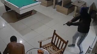 Gang member is executed inside pool bar by rival faction - Navegantes, Brazil