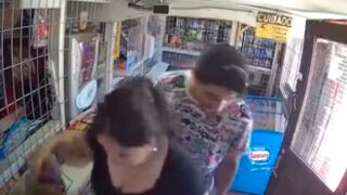 Woman defends herself against a sexual harasser, locks him inside store then calls for backup - Chile