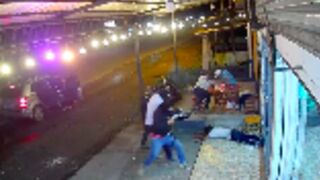 Two men executed while having drinks outside liquor store - Viche, Ecuador