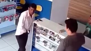 Store owner shoots dead would be robber just as he was about to pull out his gun - Brazil