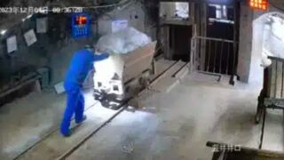 Coal mine worker falls to his death - Zhuzhou, China