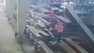 Worker was crushed and killed by heavy H iron - China