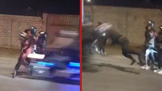 Police officer uses his helmet to stop bikers and left three people seriously injured - Peru