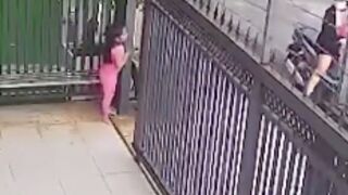 Young girl was crushed by electric gate in China