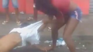 Man disrespects transgender and ends up getting beaten up in Brazil