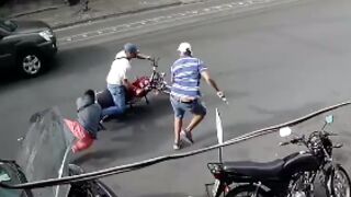 Thief is pulled from his bike by his victim then jumped by members of the public in Ecuador