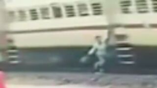 Man in a hurry to catch a Train ends up getting crushed, India