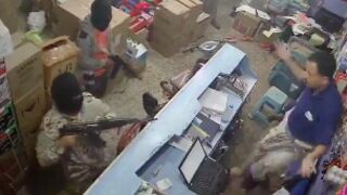 Business owner is executed with an ak47 and gets his shop looted, Aden Yemen