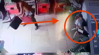 Lunatic picks up an office chair and slams it into a kids head in Mexico