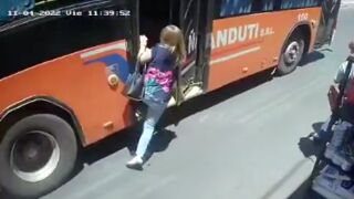 Woman tries to catch a bus but ends up getting her leg crushed