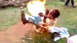Thief in agony after getting set on fire in Congo