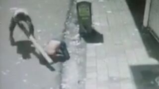 Homeless man gets clubbed to death by a guy equipped with a thick wooden plank