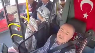 Bus driver has a heart attack while working in Turkey