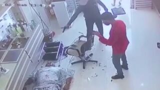 Hitman kills his target inside a barber shop and take photos for proof