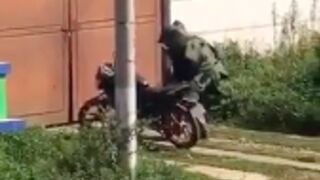 Bomb disposal expert blown up while trying to disarm bike bomb in Colombia