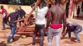 Child killer gets dragged out a police station and lynched by locals in Guinea