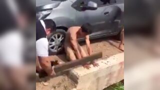 Thief gets stripped naked and fingers broken by Cartel Members