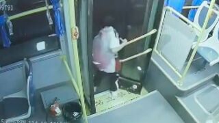 Bus passenger gets her foot caught in the door on the way off the buss and dragged in China