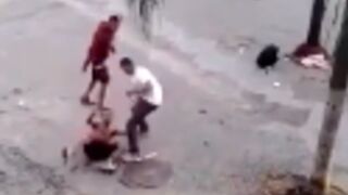 Fair 1 on 1 fist fight gets interrupted by a knife man...Ends up stabbing the person that was winning, to death