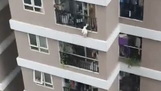 Two year old falls from 12th story balcony in Vietnam and was caught