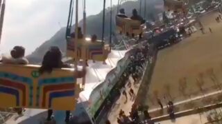 Flying chair ride malfunctions at amusement park in China