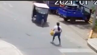 Woman tries to stop a rickshaw but gets dispatched in India