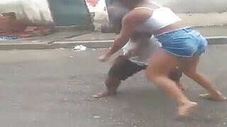 Prostitute beating the shit out of midget for not paying for head