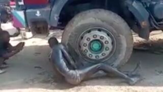 Thief gets his hands crushed by a tyre for stealing