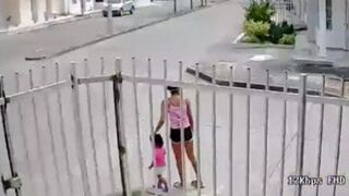 Woman abandons 3-year-old daughter, chases thief who robbed her cellphone in Colombia