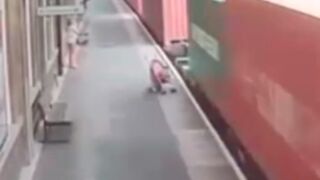 Baby dies after stroller rolls into a moving train whilst mother was distracted