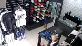 Clothing store owner kills three suspects who came to rob his establishment in Brazil