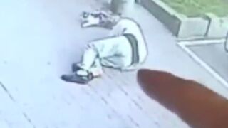 Man gets knocked unconscious by a falling cat in China