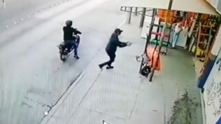 Man gets shot after getting pulled up on by a motorcycle