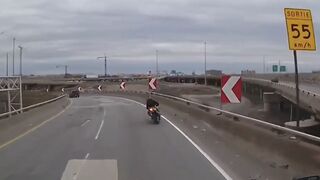 Motorcycle falls from overpass after hitting the barrier!