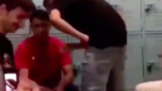 Bully victim fights back with some punches ????