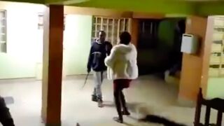 Female thief gets whipped for stealing in Kenya ????‍♂️